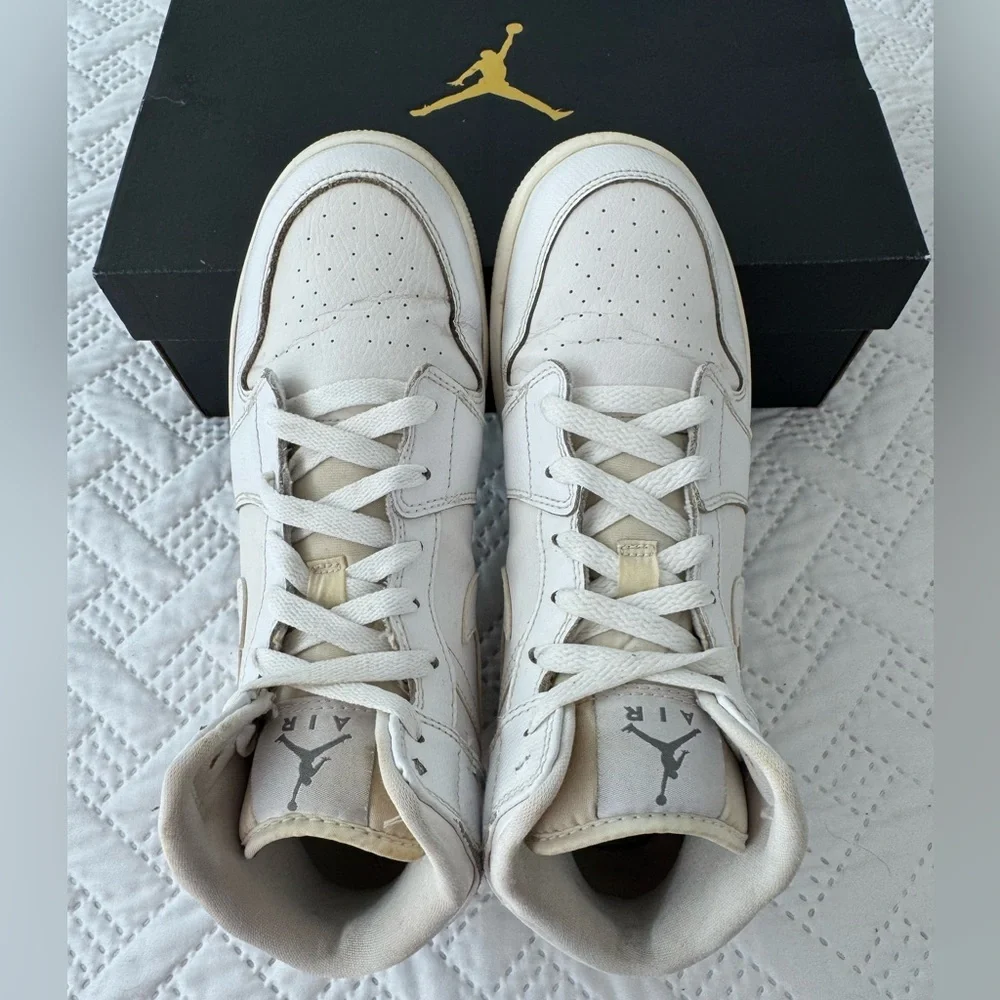 Nike Air Jordan 1 Mid Activewear Sneakers White Size 7Y Unisex Lady 8.5 - Picture 9 of 9